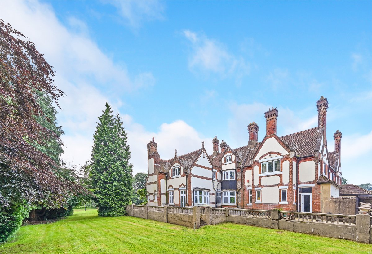 Kingswood Manor - Outdoor Terrace